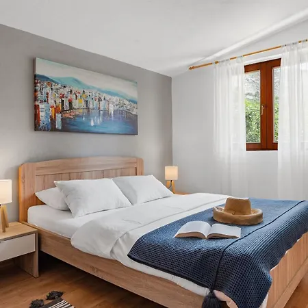 Vultana With Heated Pool, 4 Bedrooms, 3.5 Bathrooms, 10 Persons Max Srinjine