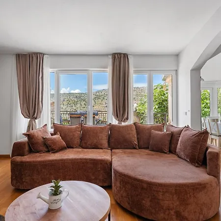 Vultana With Heated Pool, 4 Bedrooms, 3.5 Bathrooms, 10 Persons Max * Srinjine