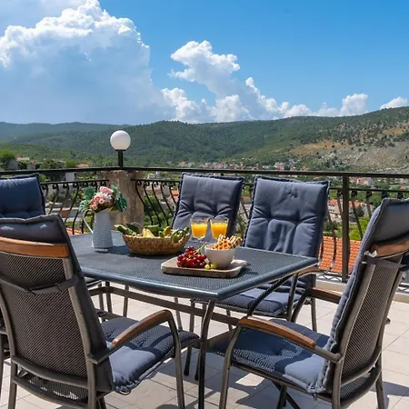 Vultana With Heated Pool, 4 Bedrooms, 3.5 Bathrooms, 10 Persons Max * Srinjine