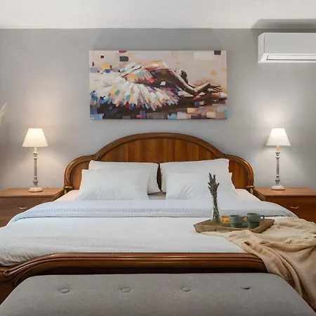 Vultana With Heated Pool, 4 Bedrooms, 3.5 Bathrooms, 10 Persons Max Villa *
