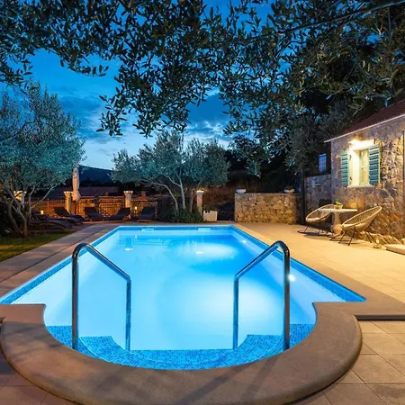Villa Vultana With Heated Pool, 4 Bedrooms, 3.5 Bathrooms, 10 Persons Max *