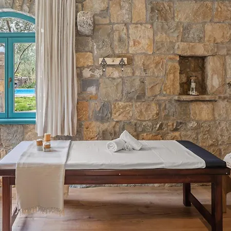 Vultana With Heated Pool, 4 Bedrooms, 3.5 Bathrooms, 10 Persons Max Srinjine