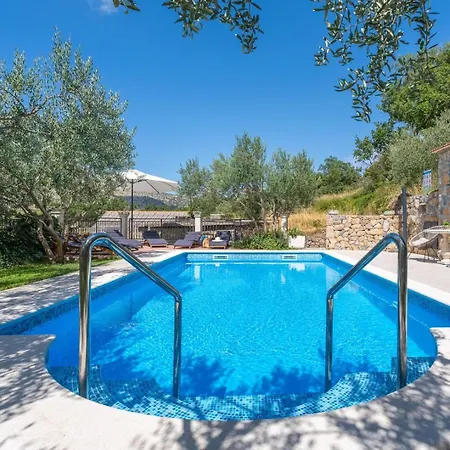 Vultana With Heated Pool, 4 Bedrooms, 3.5 Bathrooms, 10 Persons Max * Srinjine