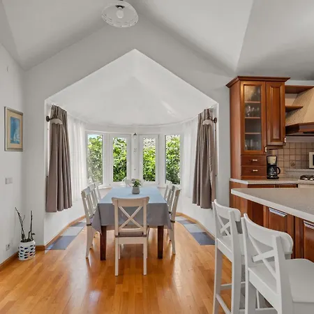 Vultana With Heated Pool, 4 Bedrooms, 3.5 Bathrooms, 10 Persons Max Villa