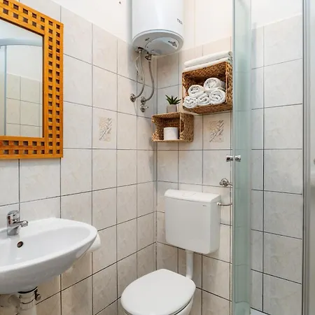 Vultana With Heated Pool, 4 Bedrooms, 3.5 Bathrooms, 10 Persons Max Villa Srinjine