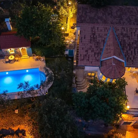 Villa Vultana With Heated Pool, 4 Bedrooms, 3.5 Bathrooms, 10 Persons Max Srinjine