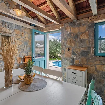 Vultana With Heated Pool, 4 Bedrooms, 3.5 Bathrooms, 10 Persons Max Srinjine
