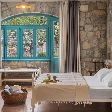 Vultana With Heated Pool, 4 Bedrooms, 3.5 Bathrooms, 10 Persons Max