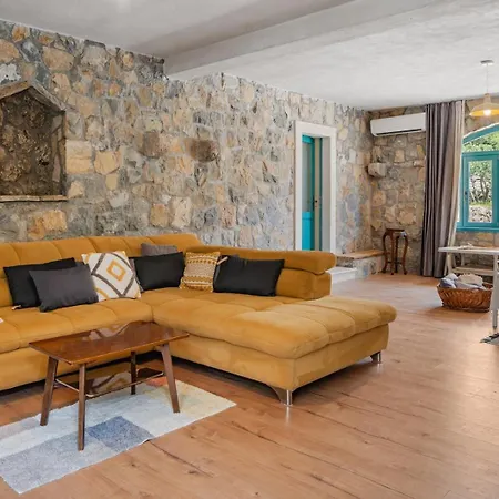Villa Vultana With Heated Pool, 4 Bedrooms, 3.5 Bathrooms, 10 Persons Max *
