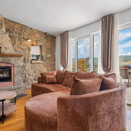 Villa Vultana With Heated Pool, 4 Bedrooms, 3.5 Bathrooms, 10 Persons Max Srinjine
