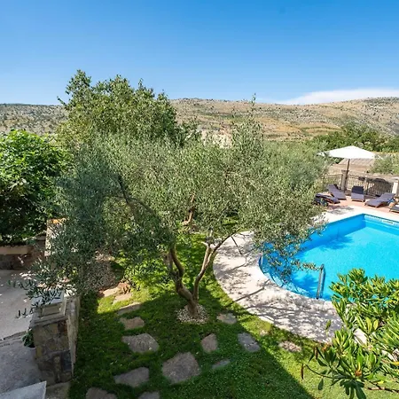Vultana With Heated Pool, 4 Bedrooms, 3.5 Bathrooms, 10 Persons Max Srinjine