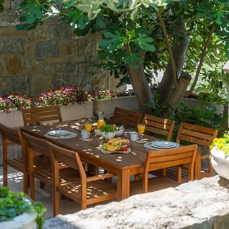 Villa Vultana With Heated Pool, 4 Bedrooms, 3.5 Bathrooms, 10 Persons Max