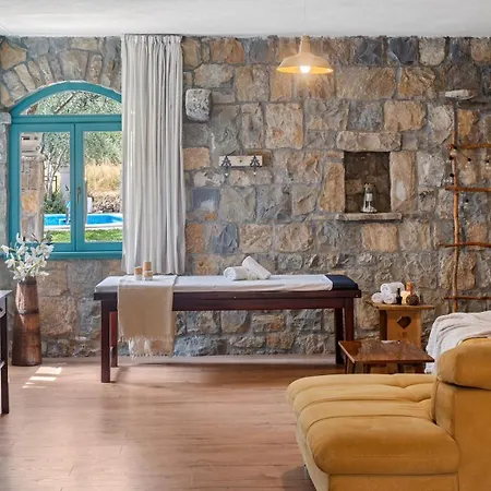 Vultana With Heated Pool, 4 Bedrooms, 3.5 Bathrooms, 10 Persons Max Villa *