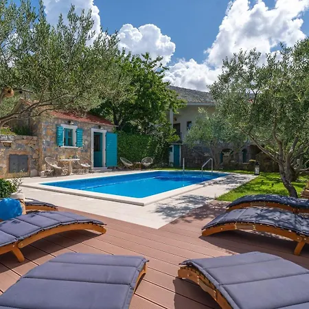 Villa Vultana With Heated Pool, 4 Bedrooms, 3.5 Bathrooms, 10 Persons Max Srinjine